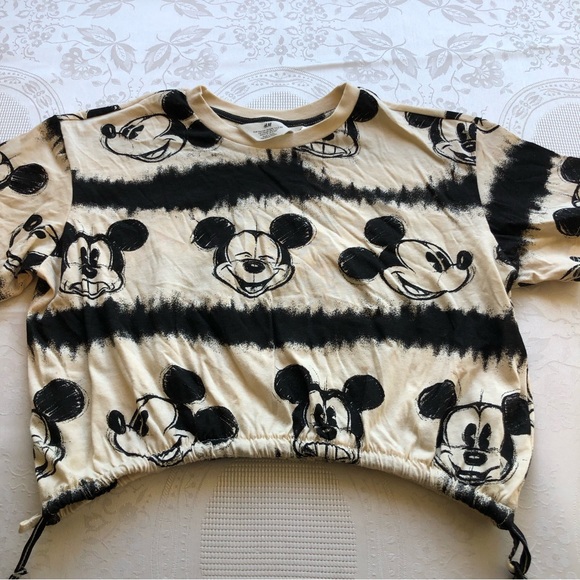 H&M Disney Mickey Mouse Black/Cream Graphics Cropped Shirt Girls Size 8-10 Top - Picture 12 of 15
